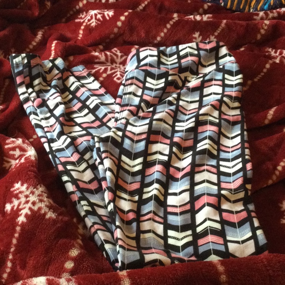 Lularoe pattern leggings